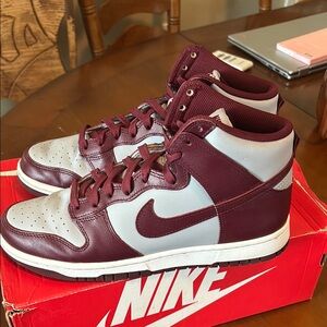 Nike dunk high retro.